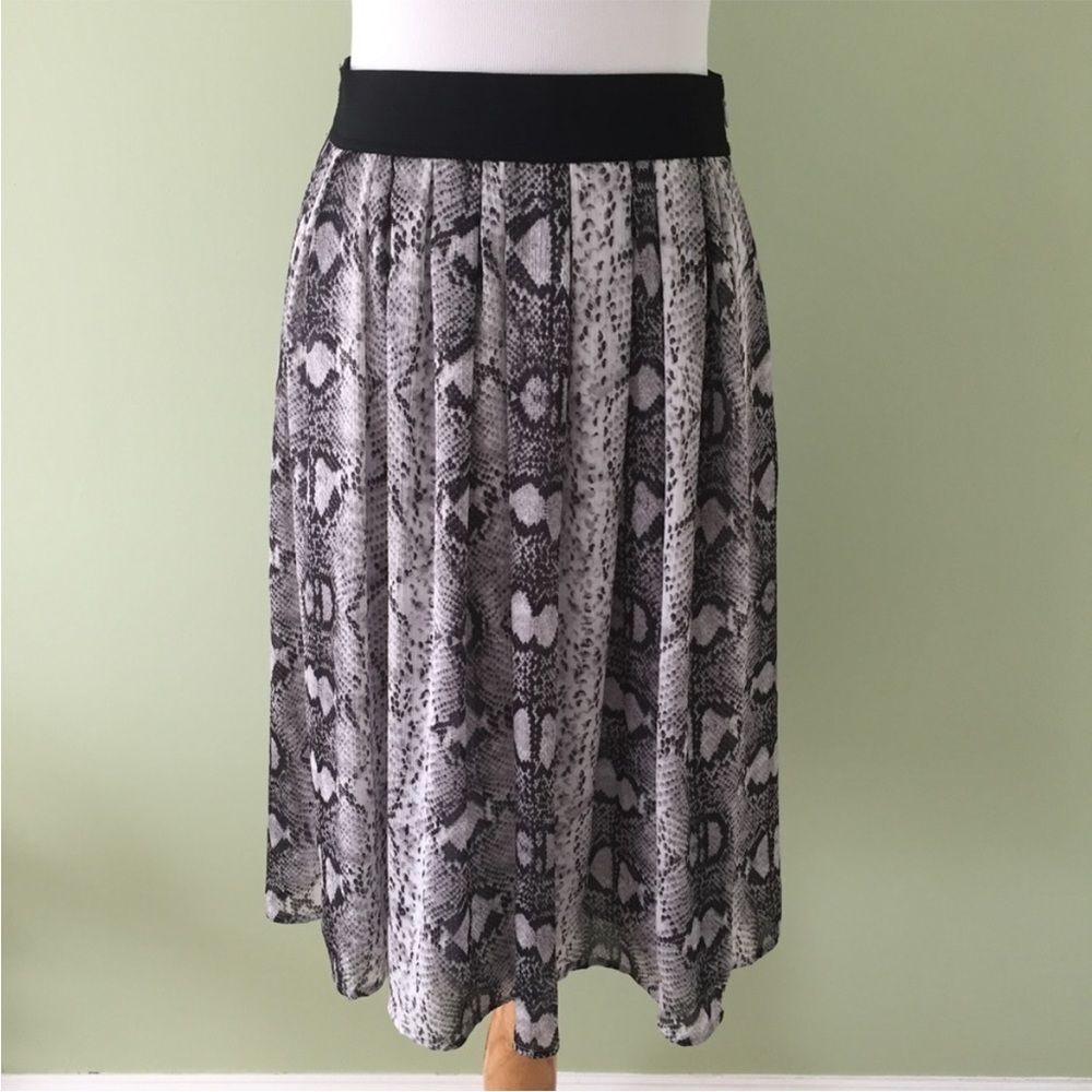 WHBM Snakeskin Pattern Skirt 8 midi length